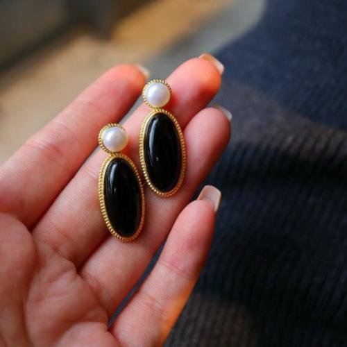 Vintage oorbellen met zwarte onyx en parels