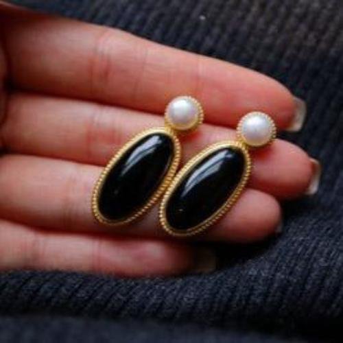Vintage oorbellen met zwarte onyx en parels