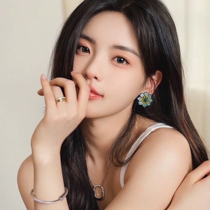 Blikvanger: Blue Daisy Flower oorbellen