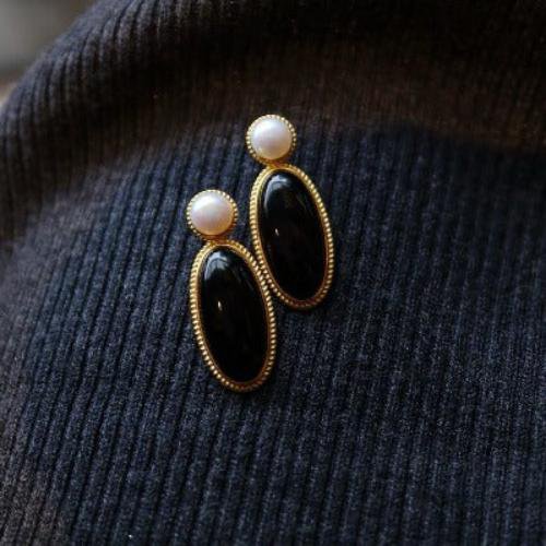 Vintage oorbellen met zwarte onyx en parels
