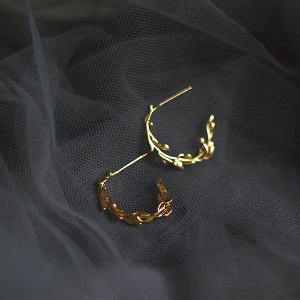 Lauwerkrans oorbellen in goud of zilver