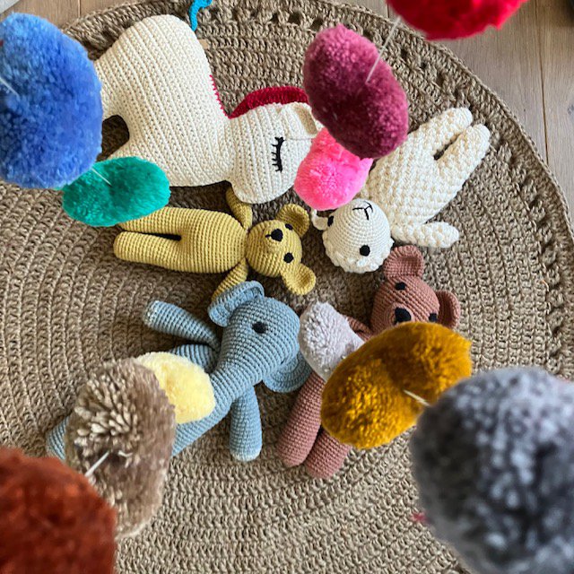 Mobiel met Veelkleurige Hartjes