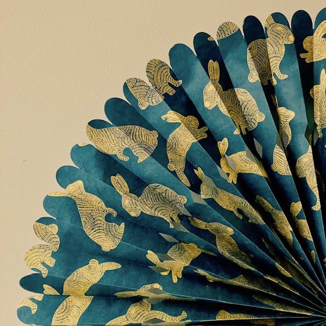 Rozet met gouden konijnen