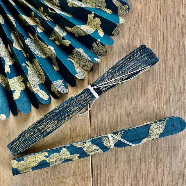 Rozet met gouden konijnen